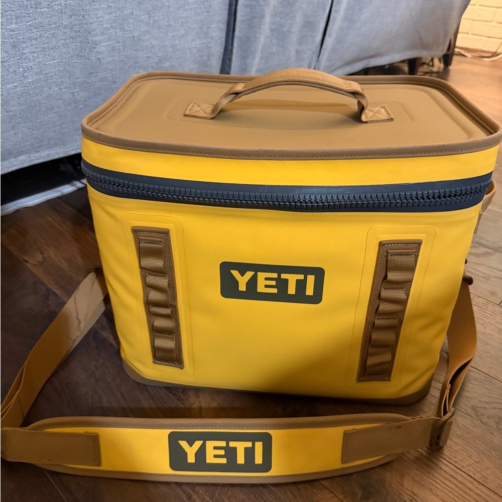 Yeti Soft Duffel 18 Cooler Bag - LIMITED EDITION Alpine Yellow - like new!